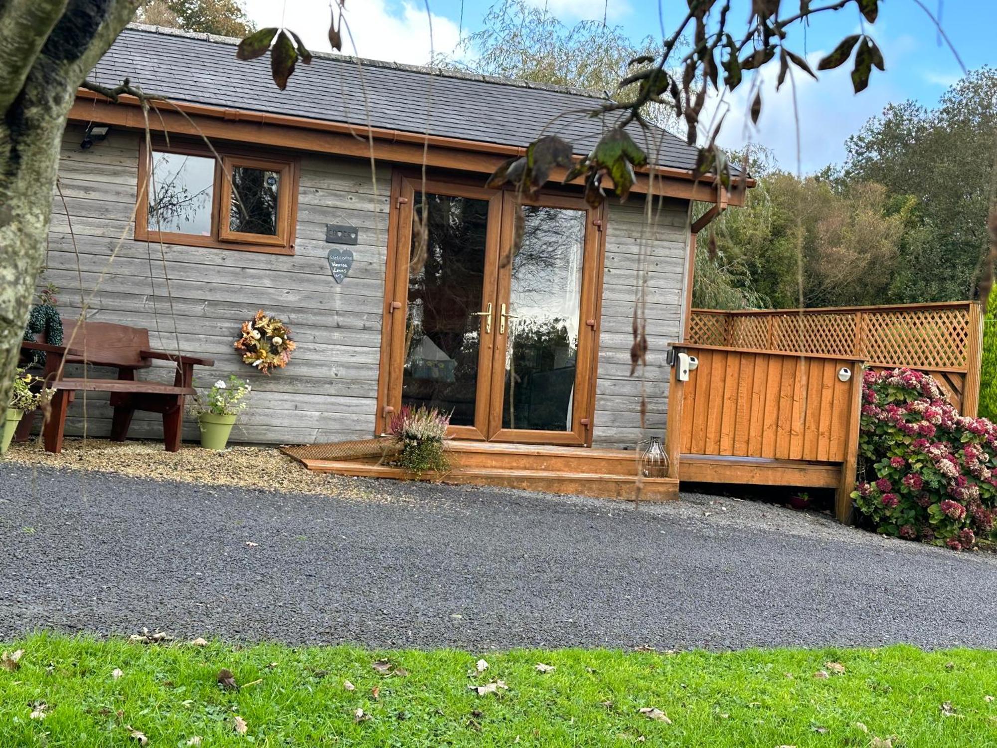 Swansea Log Cabin Pontardawe Exterior foto